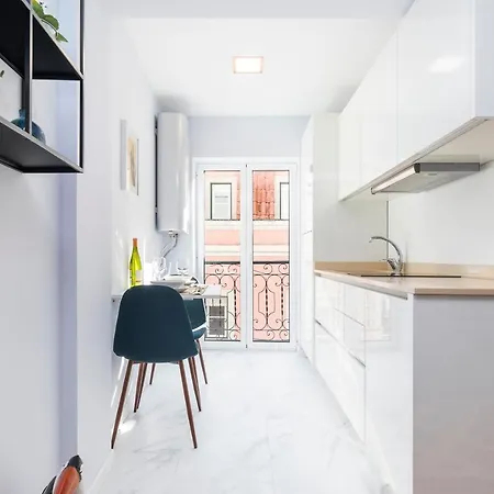Perfect 1 Bed In Chiado With Aircon Lisbon