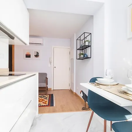 Perfect 1 Bedroom Very Central With Ac Apartman *