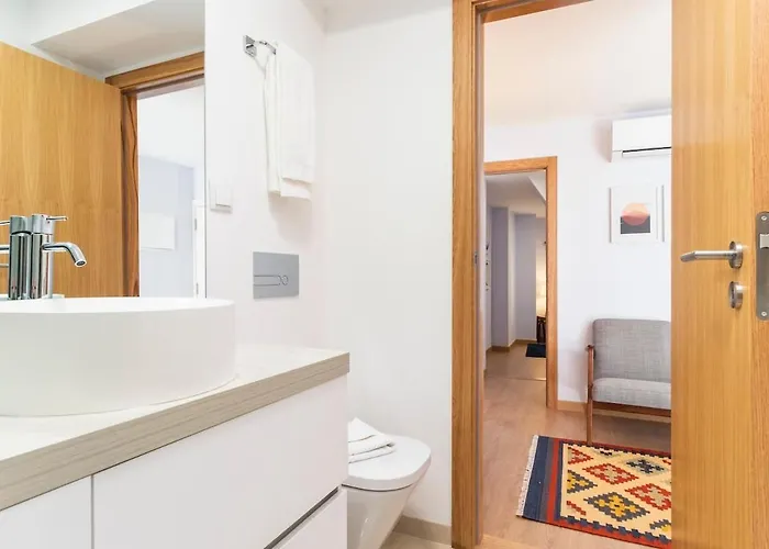 Perfect 1 Bedroom Very With Ac * Lisboa